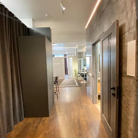 Rentnow Ultracentral Lux Апартаменты