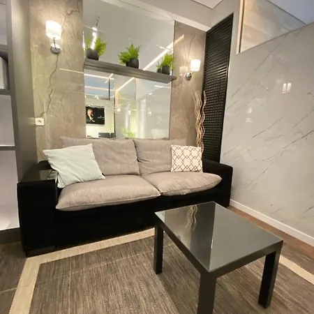 Rentnow Ultracentral Lux Апартаменты *